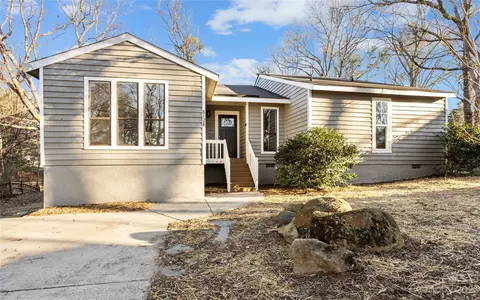 8128 Tiburon Cir, Charlotte, NC 28215