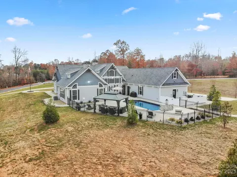 26 Silver Fox Ln, Tryon, NC 28782 photo 3
