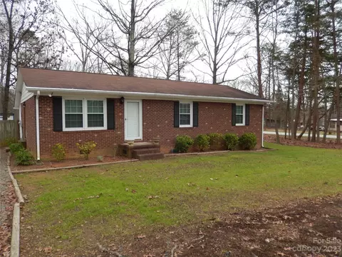 381 Tonya Dr, Thomasville, NC 27360