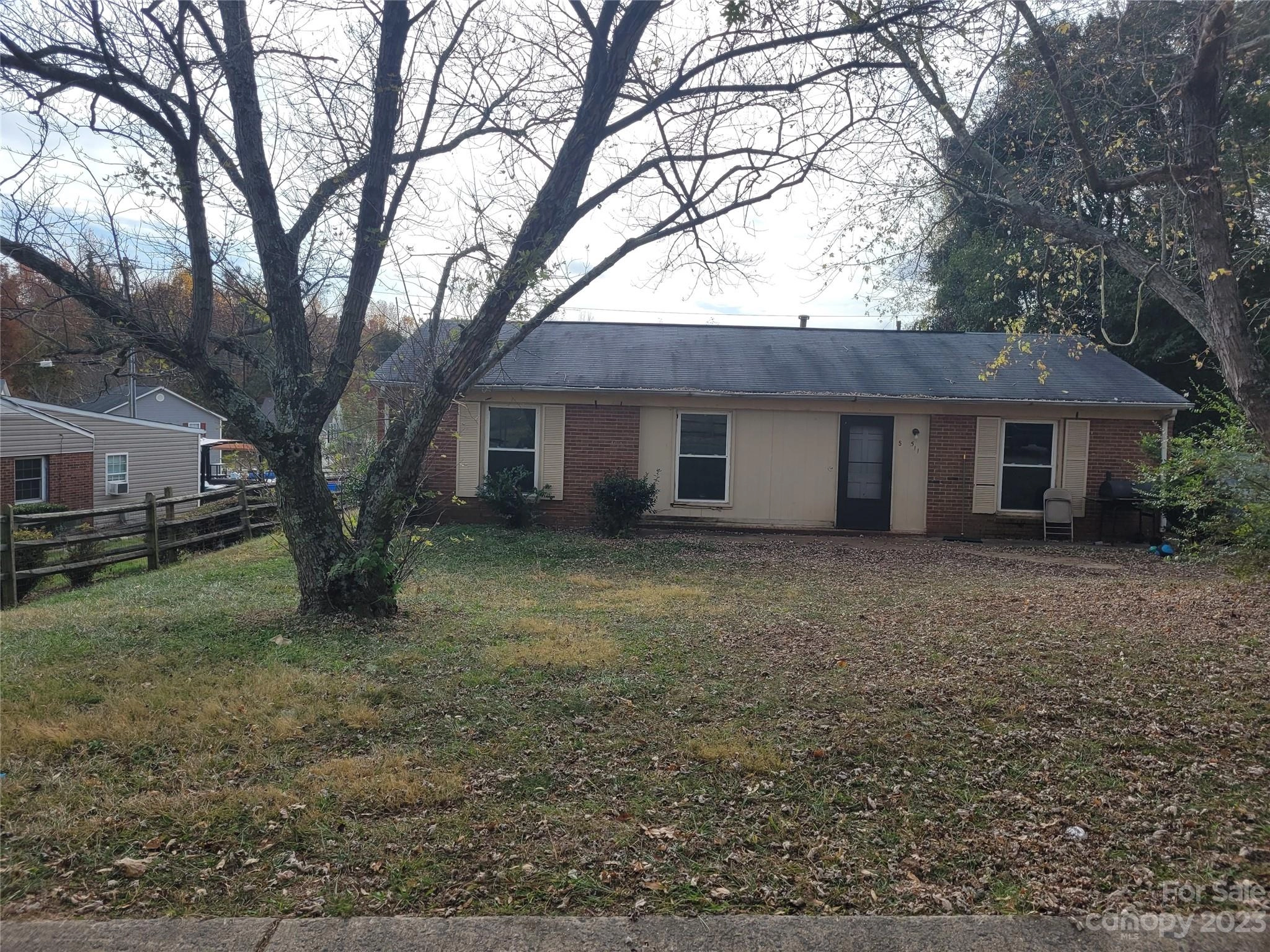 511 Milan E Rd E  