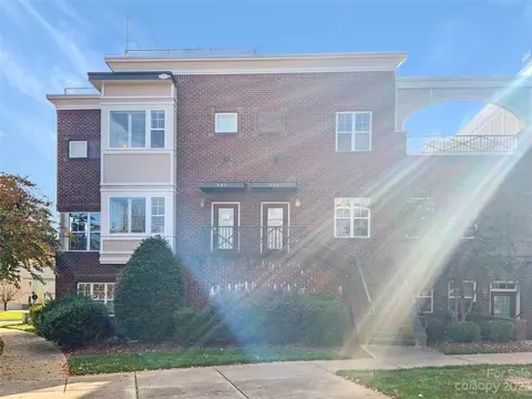 258 Harbour Place Dr, Davidson, NC 28036