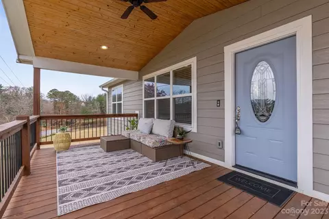 662 Old Fort Rd, Fairview, NC 28730