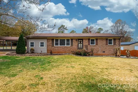 2411 Hillside Dr, Newton, NC 28658