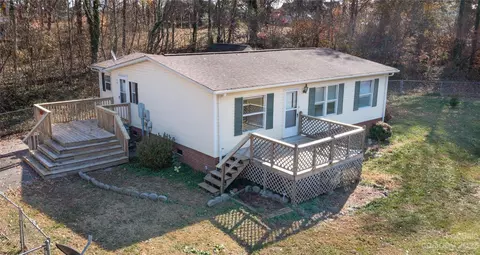215 Coulter St, Morganton, NC 28655