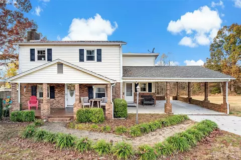 1543 Henry River Rd, Hickory, NC 28602