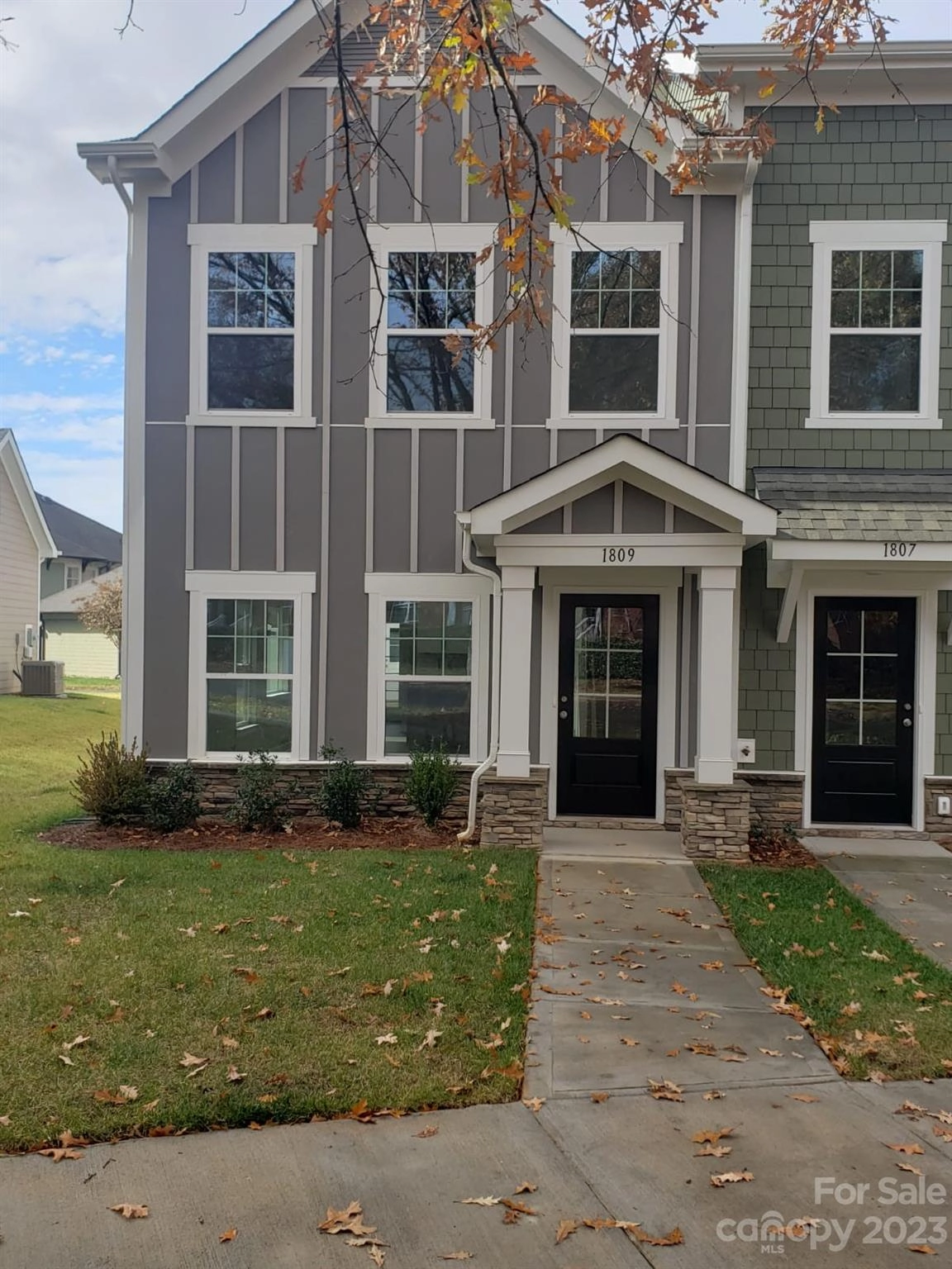 1809 Edgewater Nw Dr NW  