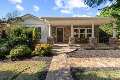 25 Oak Hill Rd, Candler, NC 28715