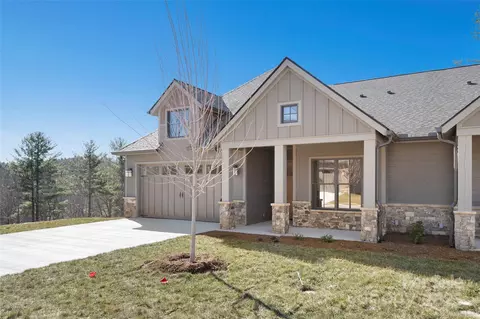 98 Chimney Chase Trl, Hendersonville, NC 28739