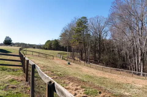Exterior - 401 Over Hill 7 10 Dr #7 & 10, Tryon, NC 28782 photo 11 of 22