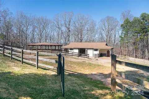 Exterior - 401 Over Hill 7 10 Dr #7 & 10, Tryon, NC 28782 photo 7 of 22