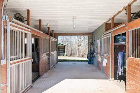Exterior - 401 Over Hill 7 10 Dr #7 & 10, Tryon, NC 28782 photo 8 of 22