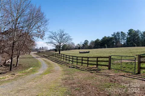 Exterior - 401 Over Hill 7 10 Dr #7 & 10, Tryon, NC 28782 photo 9 of 22