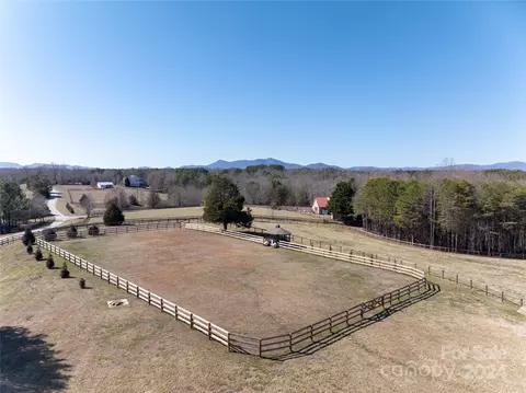 Exterior - 401 Over Hill 7 10 Dr #7 & 10, Tryon, NC 28782 photo 4 of 22