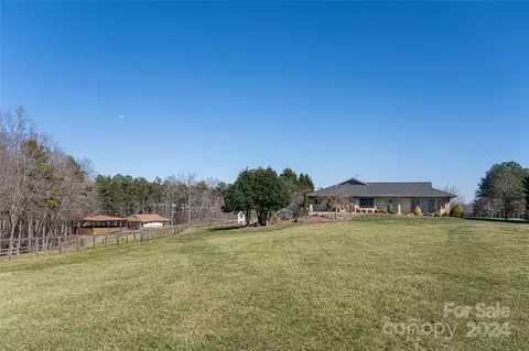 Exterior - 401 Over Hill 7 10 Dr #7 & 10, Tryon, NC 28782 photo 16 of 22
