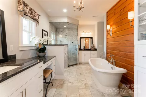 Bath - 401 Over Hill 7 10 Dr #7 & 10, Tryon, NC 28782 photo 1 of 4