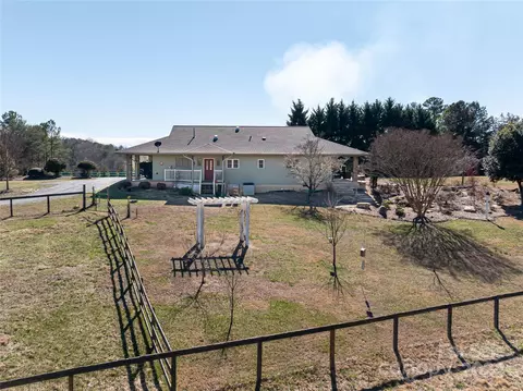 Exterior - 401 Over Hill 7 10 Dr #7 & 10, Tryon, NC 28782 photo 18 of 22