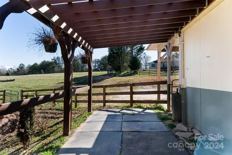 Exterior - 401 Over Hill 7 10 Dr #7 & 10, Tryon, NC 28782 photo 10 of 22