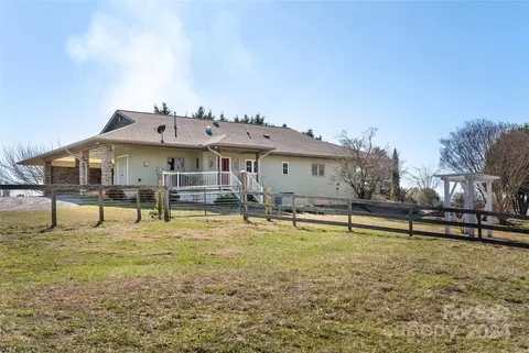 Exterior - 401 Over Hill 7 10 Dr #7 & 10, Tryon, NC 28782 photo 5 of 22