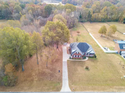 201 Vineyard Dr, Monroe, NC 28110 photo 3