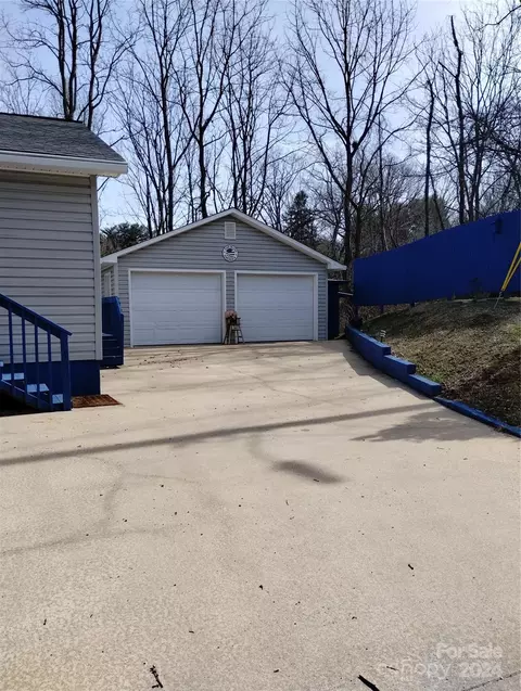 Exterior - 79 Mitchell St, Canton, NC 28716 photo 8 of 16