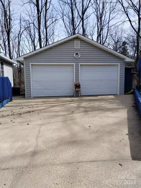 Exterior - 79 Mitchell St, Canton, NC 28716 photo 9 of 16