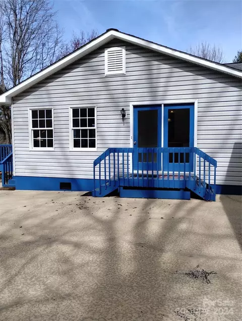 Exterior - 79 Mitchell St, Canton, NC 28716 photo 12 of 16