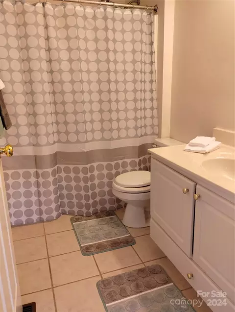 Bath - 79 Mitchell St, Canton, NC 28716 photo 2 of 2