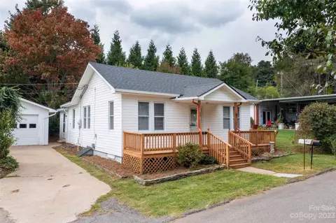 19 Orchard Dr, Burnsville, NC 28714