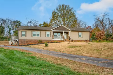 124 Dellwood Rd, Statesville, NC 28677