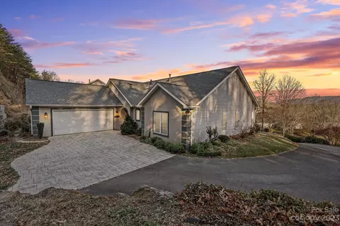 29 Stonebridge Dr, Asheville, NC 28805