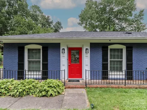 15805 Fairfield Dr, Matthews, NC 28104