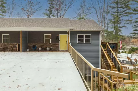 1976 Upper Ridgewood Blvd, Hendersonville, NC 28791