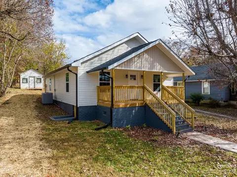421 N Caldwell Ave, Newton, NC 28658