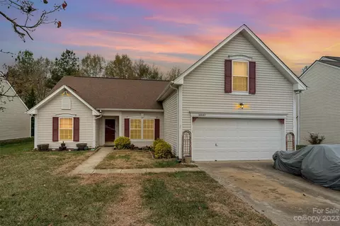 14440 Arlandes Dr, Charlotte, NC 28278