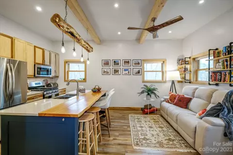 835 Rosemount Rd, Sylva, NC 28779