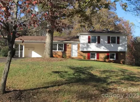 405 Logan Ct, King, NC 27021