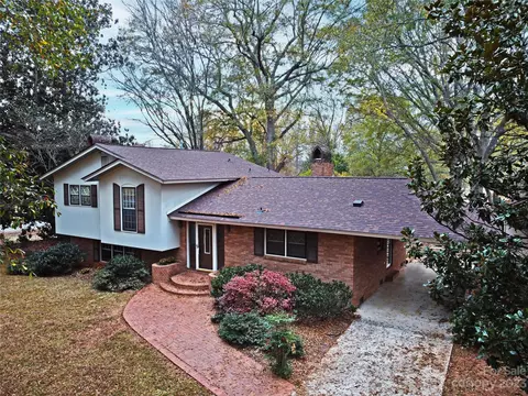 6201 Kinghurst Dr, Charlotte, NC 28216