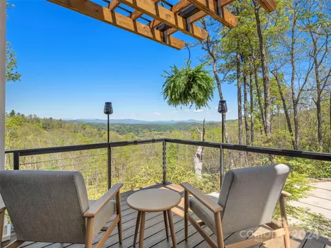 456 Bear Rock Loop Rd, Hendersonville, NC 28739