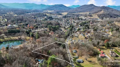 00000 Holtzclaw St, Canton, NC 28716