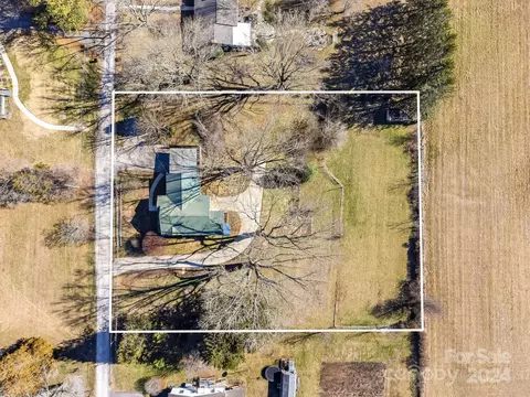10 Hemlock Rd, Mills River, NC 28759