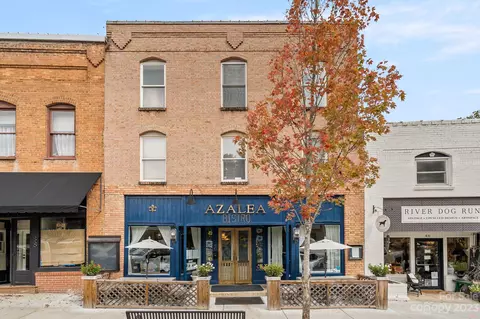 40 Main E St E, Saluda, NC 28773