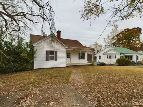 405 Dogwood Dr, Hickory, NC 28601