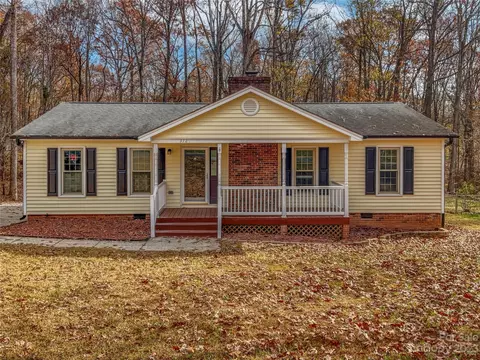 312 Briarcreek Rd, Gastonia, NC 28056