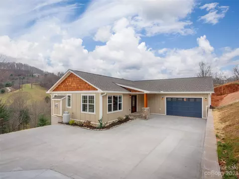 145 Aster Ridge Dr, Waynesville, NC 28786