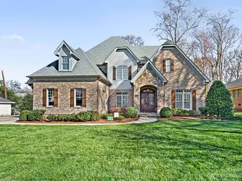2415 Tanglewood Ln, Charlotte, NC 28211