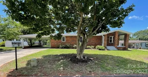 64 W Jay Dr, Taylorsville, NC 28681