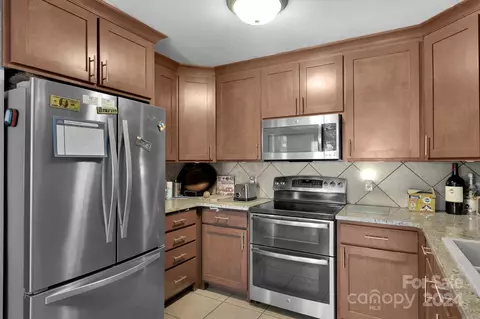 Kitchen - 738 Sinclair Dr, Monroe, NC 28112 photo 4 of 5