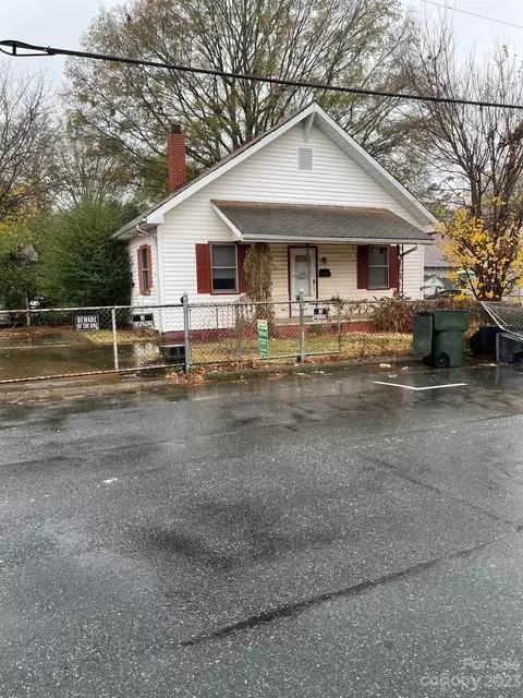 228 W Lowrance Ave, Mooresville, NC 28115