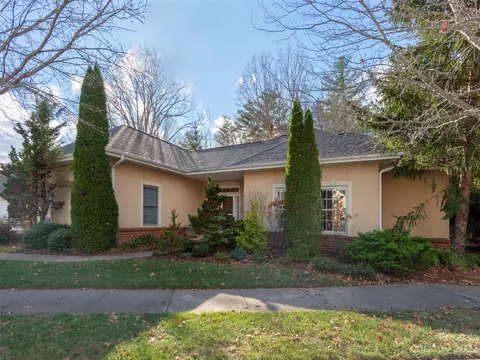 11 Boddington Ct, Asheville, NC 28803