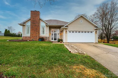9460 Westridge Dr, Hickory, NC 28601